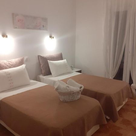 Marili Downstairs Apartments Roda  Exterior photo