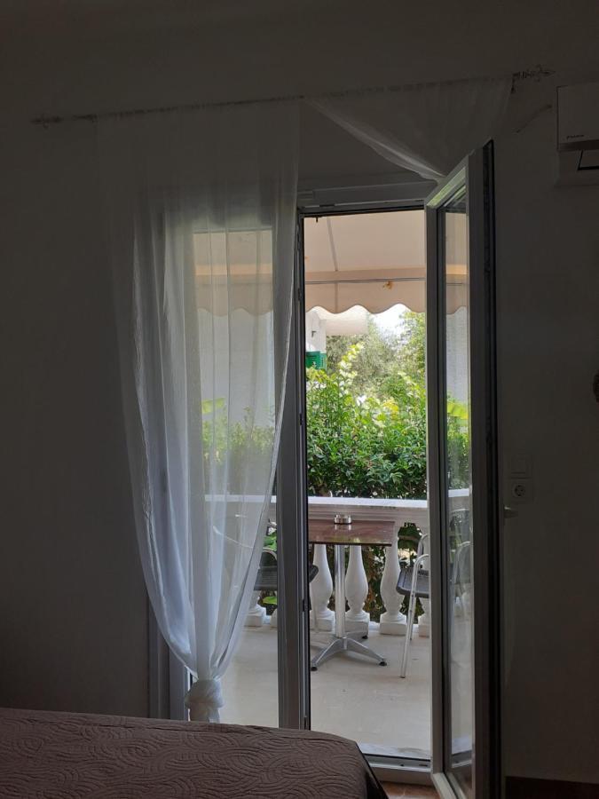Marili Downstairs Apartments Roda  Exterior photo