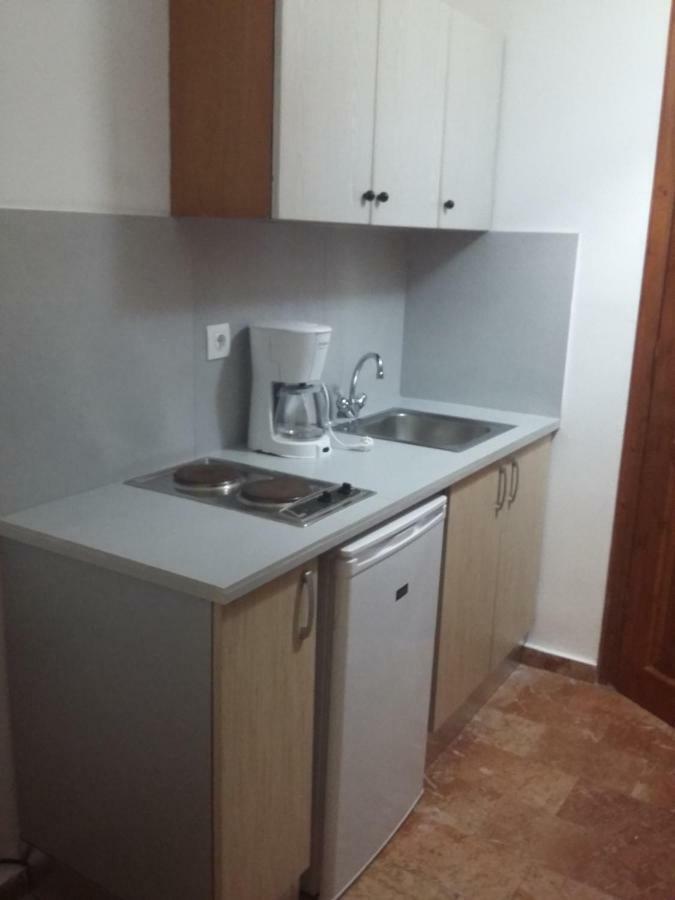 Marili Downstairs Apartments Roda  Exterior photo